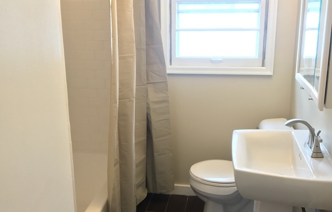 3 bedroom 2 bath plus Den/Office in Robbinsdale!