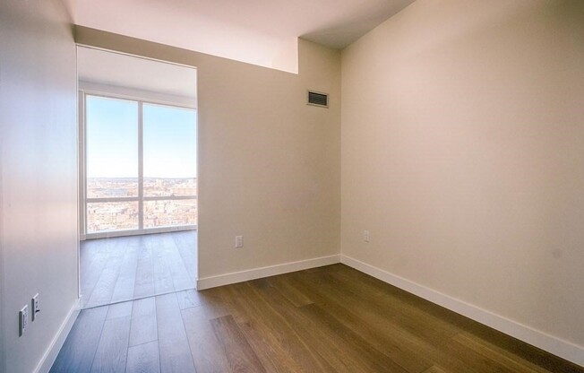 1 bed, 1 bath, 612 sqft, $4,300, Unit 21G