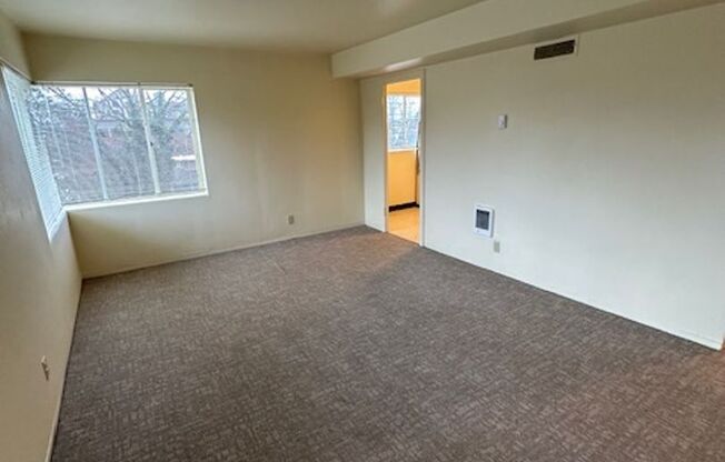 Eugene Manor 1 bedroom / 1 bath unit Total Rent  $1330 with utilities and Internet!
