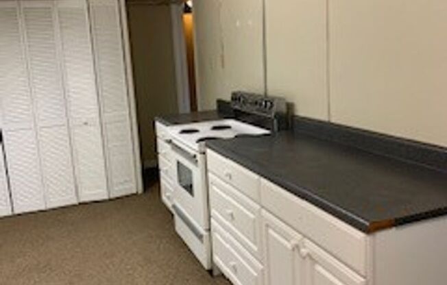 2 beds, 1 bath, $1,800, Unit 686