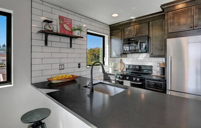 1 bed, 1 bath, 567 sqft, $1,650, Unit 402