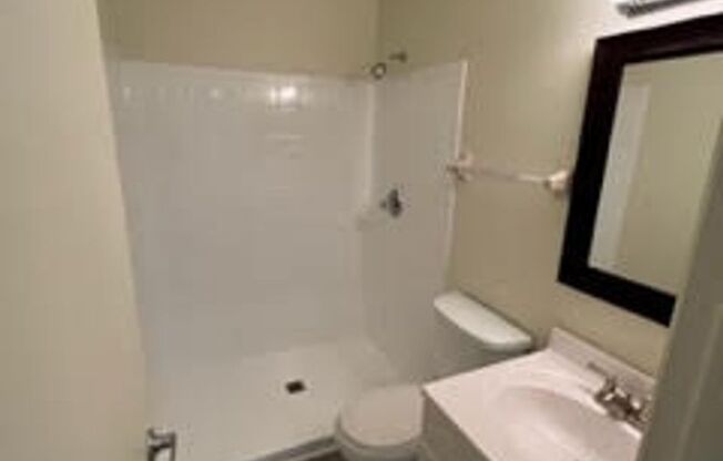 2 beds, 2 baths, 950 sqft, $1,250, Unit 13A