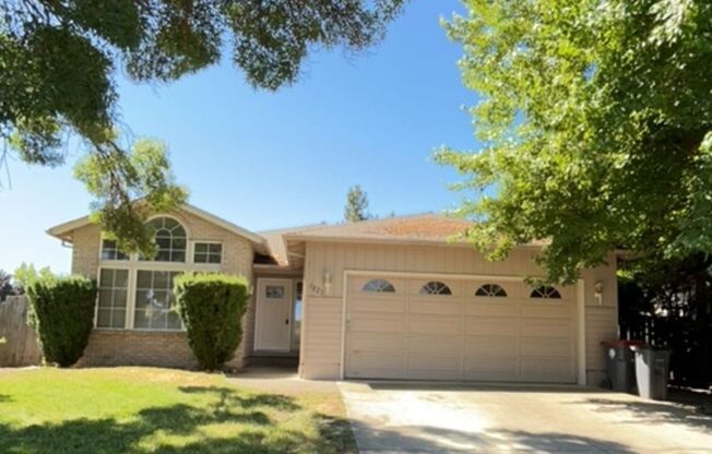 3 Bedroom 2 bath house available!