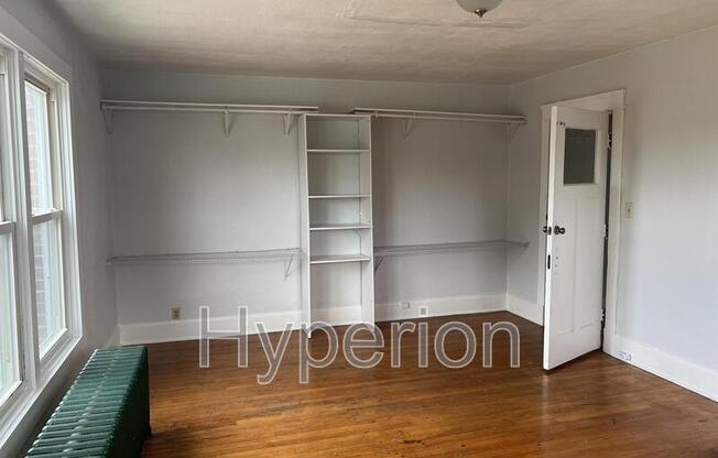 2 beds, 1 bath, 937 sqft, $935