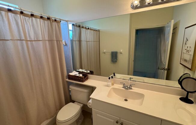 3 beds, 2 baths, $3,900, Unit # 202