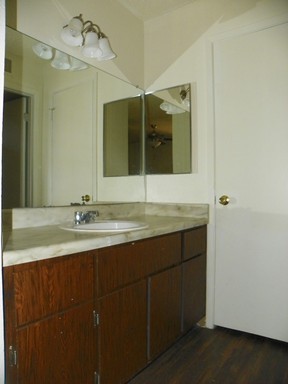 2 beds, 2 baths, 950 sqft, $1,300, Unit 302