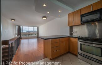 555 University Ave. Unit 605