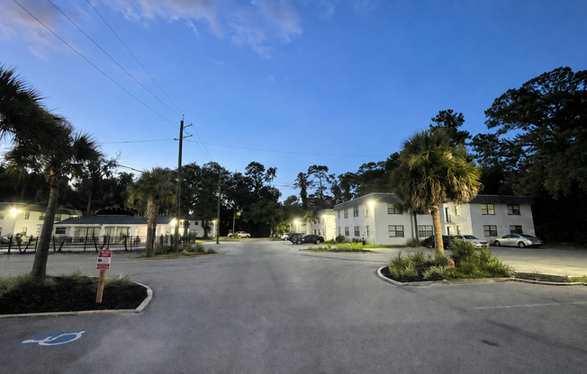 2 beds, 1 bath, 943 sqft, $1,210, Unit 15