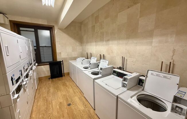 Studio, 1 bath, 300 sqft, $1,335, Unit 530-215