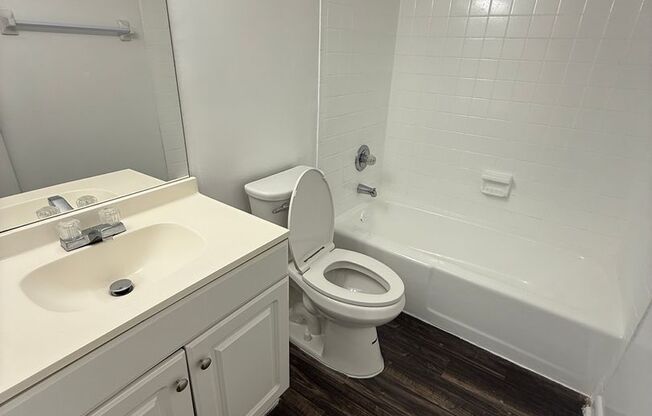 Studio, 1 bath, 410 sqft, $1,100, Unit 4805M-1