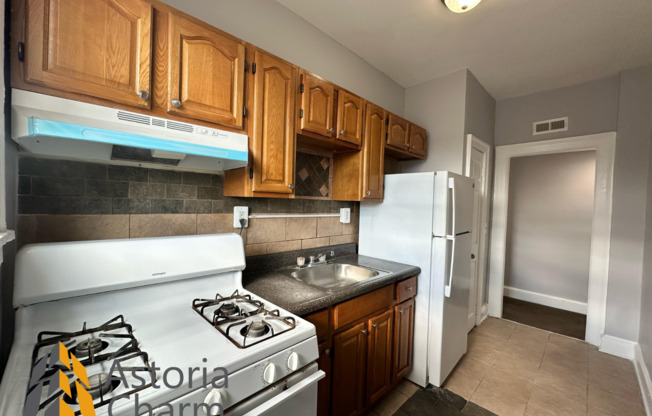 2210 Roslyn Ave