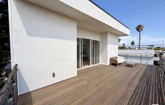 3989 1/2 BEETHOVEN ST