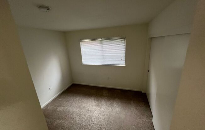 2 beds, 1 bath, 848 sqft, $1,900, Unit 1807