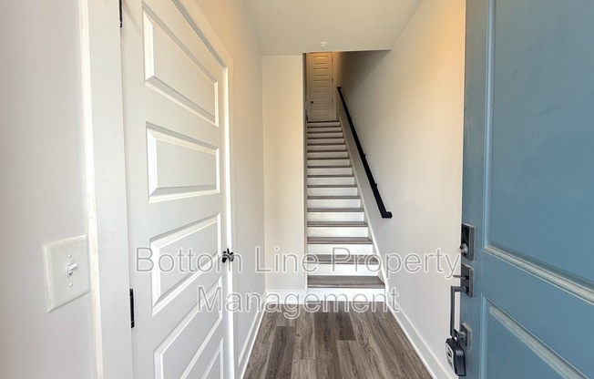 607 W TREMONT AVE