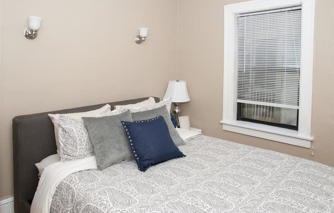 Breton Apartments in Minneapolis, MN Bedroom