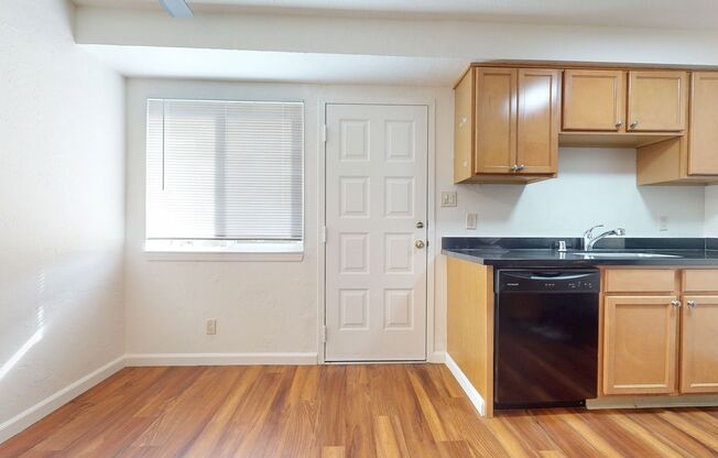 2 beds, 1 bath, 750 sqft, $2,450, Unit 620-6