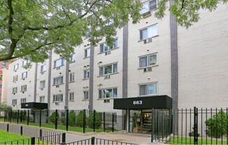 663 W Grace St 221