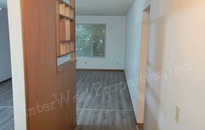 2 beds, 1 bath, 891 sqft, $1,495, Unit 007