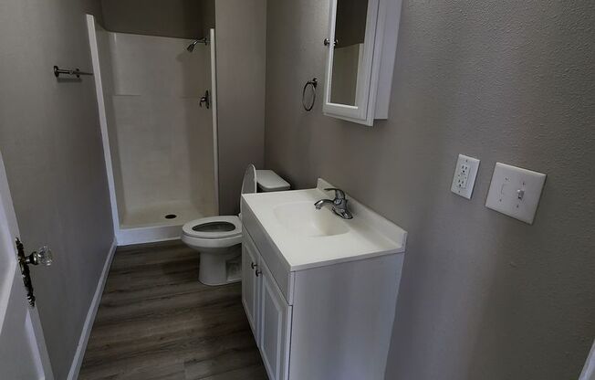 2 beds, 1 bath, $895, Unit UNIT A