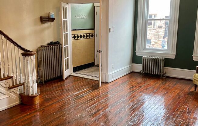 Gorgeous 6-Bedroom Rowhome in South Philadelphia! Available Mid-June!
