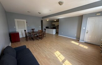 372 BRAMHALL AVE
