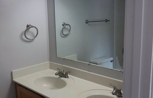 2 beds, 2 baths, 1,042 sqft, $1,249, Unit 5807F