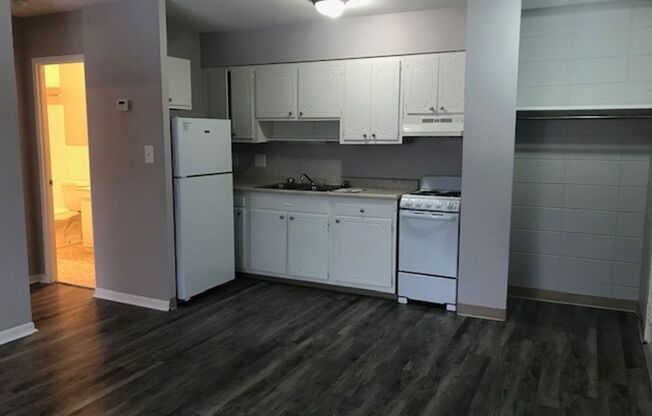 Apartment off 28th and Clyde Park Available