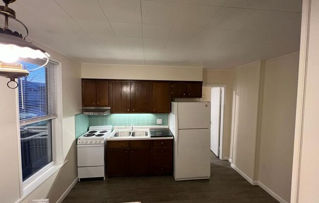 1 bed, 1 bath, 475 sqft, $785, Unit 2 R