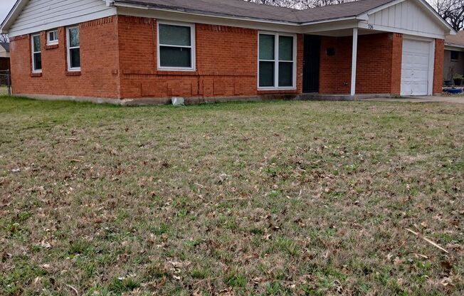 3 Bedrooms, 1 Bath, 1 Car Garage near I-35 & I-20