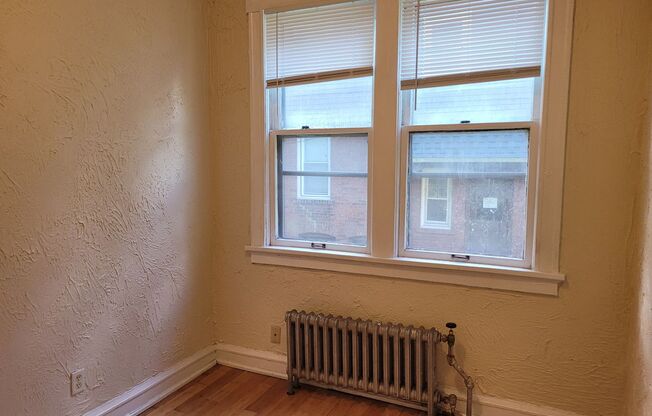 1 bed, 1 bath, $995, Unit 18