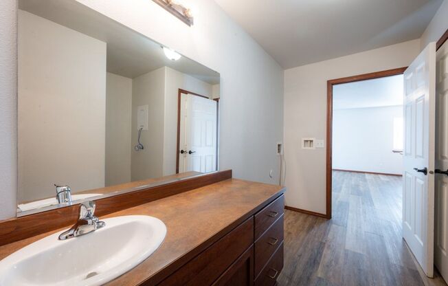 3 beds, 2.5 baths, $1,695, Unit #A