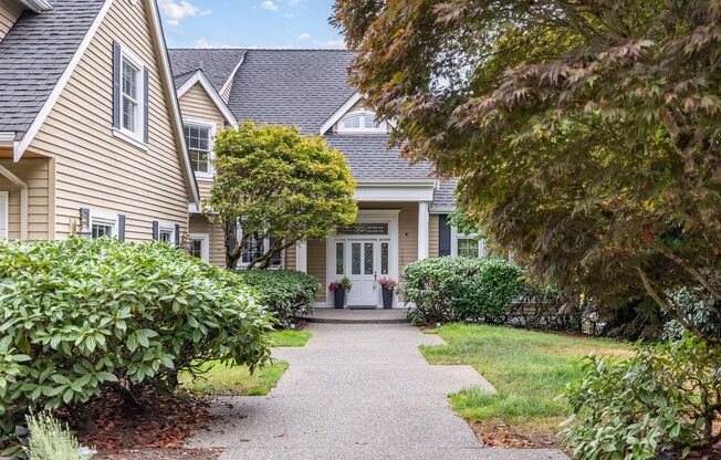 Beautiful Bellevue home with a View!