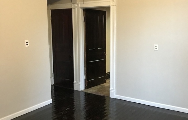 1 bed, 1 bath, 1,155 sqft, $850, Unit 2848 Wyoming Apt 1F