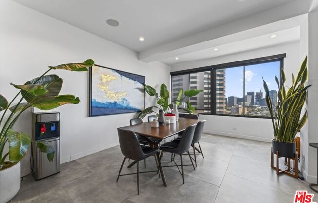 1 bed, 2 baths, 893 sqft, $4,999, Unit 1905