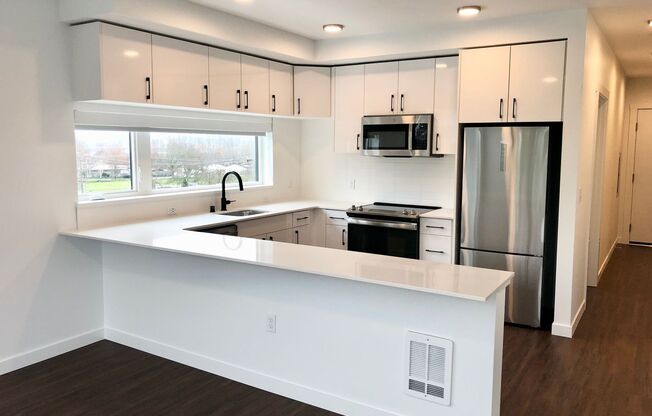 2 beds, 2 baths, 976 sqft, $3,650, Unit 519