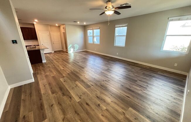 Stunning 3Bed/2Bath/2Car Townhome located in the N. Las Vegas/Tule Springs area!