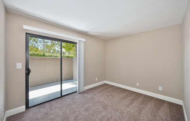 2 beds, 2 baths, 946 sqft, $1,975, Unit 014