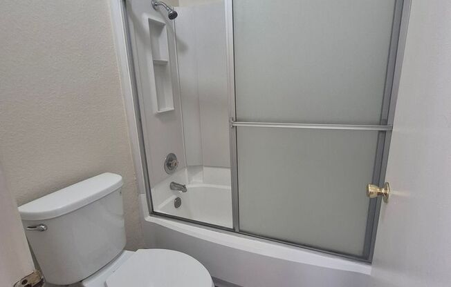 2 beds, 1 bath, 825 sqft, $1,800, Unit 203