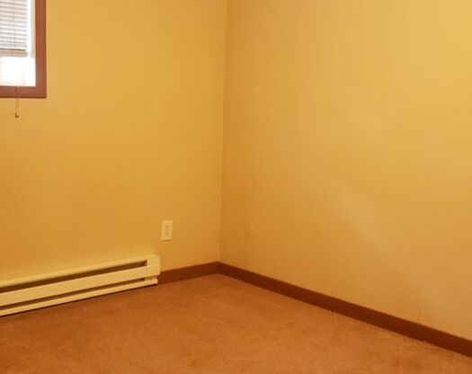 2 beds, 1 bath, $1,295, Unit 10620-A