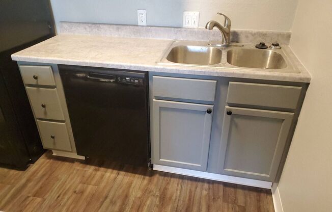 1 bed, 1.5 baths, 786 sqft, $870, Unit 607