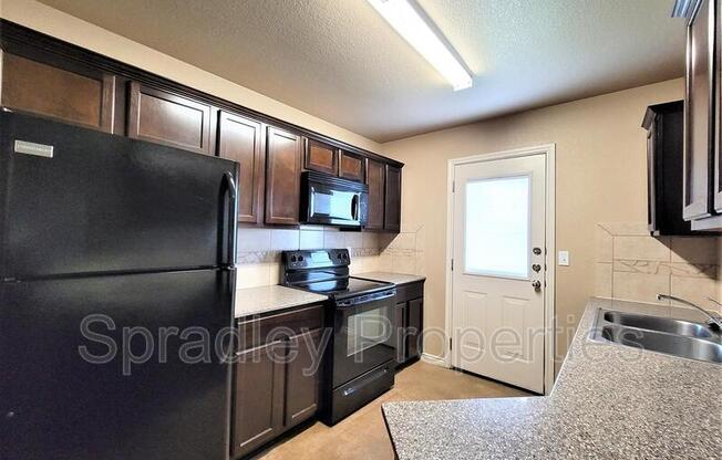 3 beds, 2 baths, 1,250 sqft, $1,395