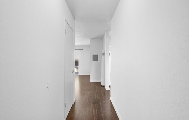1836 Central Ave #J - 2 bedroom | 1 bath | Upper unit