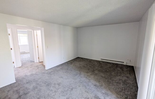 2 beds, 1 bath, 889 sqft, $1,295, Unit 34