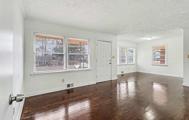 $1,595/month | 3 Bed | 2 Bath | Single-Level Ranch