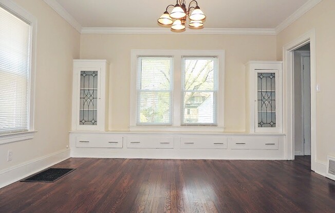 3 Bed - 1.5 Bath Colonial for Rent in Cleveland Heights!