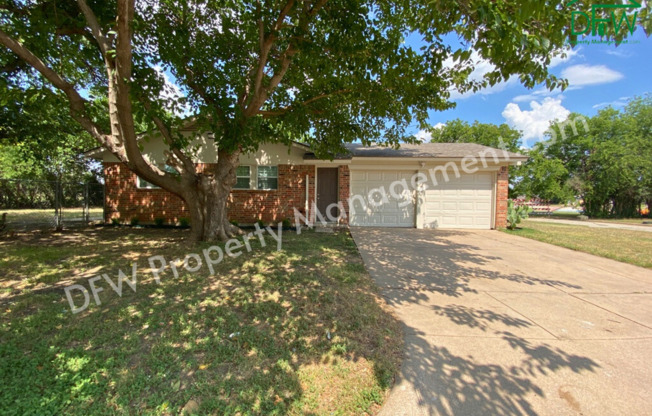 Charming 4 Bedroom 2 Bathroom Home on a Corner Lot in Fort Worth!