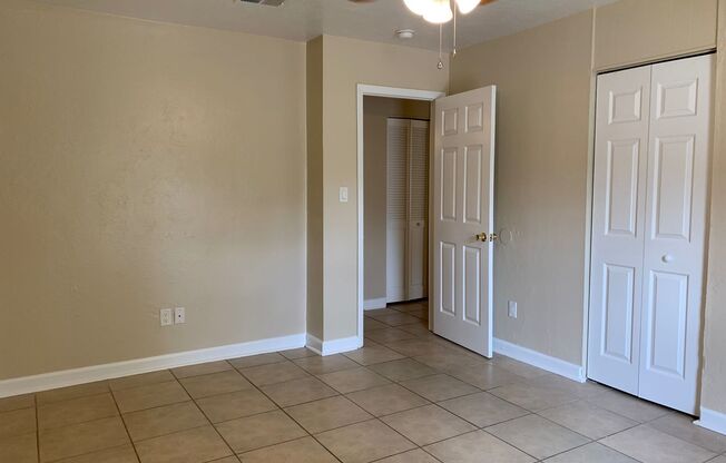 3 beds, 1 bath, 1,016 sqft, $1,395, Unit 3920 NE 1 TER