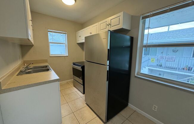 2 beds, 1 bath, 800 sqft, $1,850, Unit 6