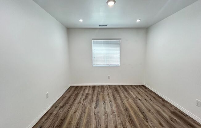 2 beds, 1 bath, 800 sqft, $2,500