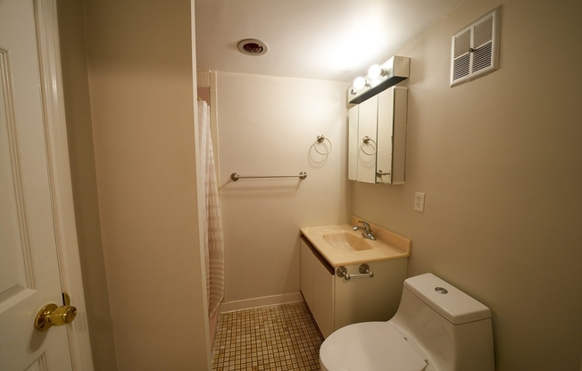 3 beds, 2 baths, 1,156 sqft, $3,800, Unit 41A